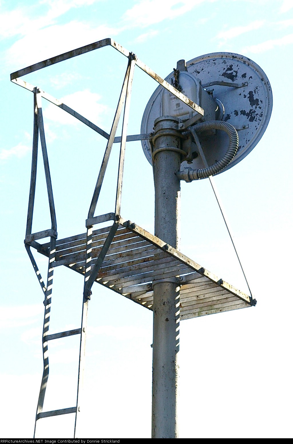 Back view of the Beulah signal
