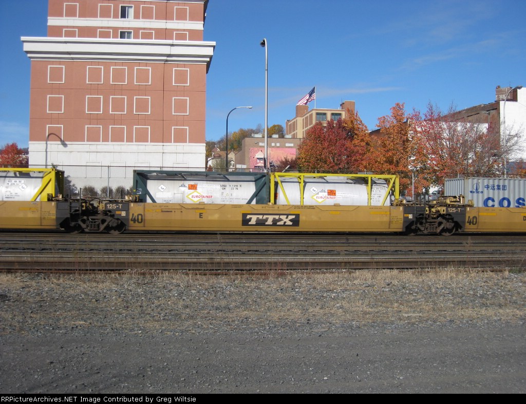 DTTX 743593 with two Eurotainer container tanks