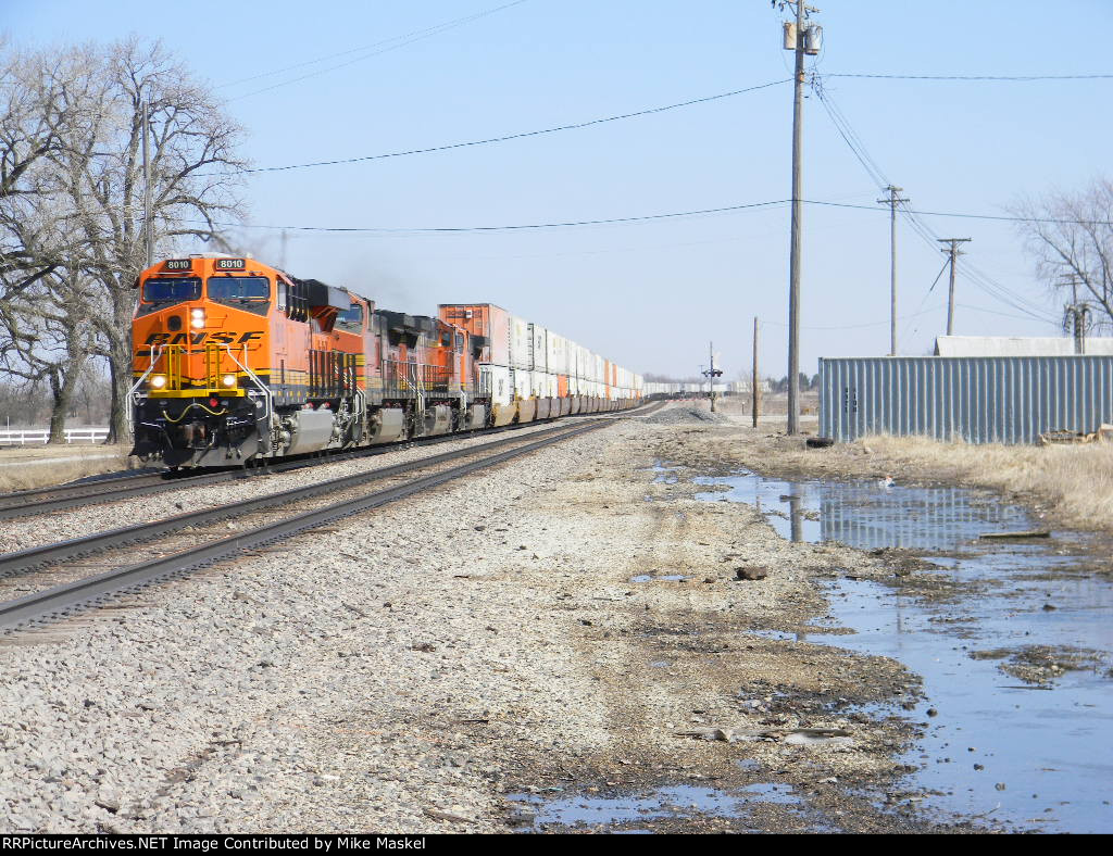 BNSF 8010