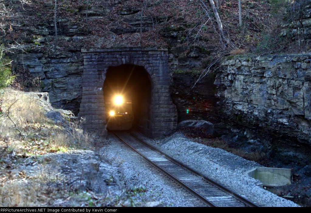CSX 5450 leads Q282 to daylight