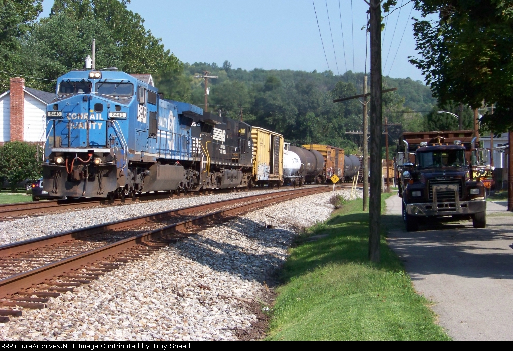 NS leads eastbound Q368