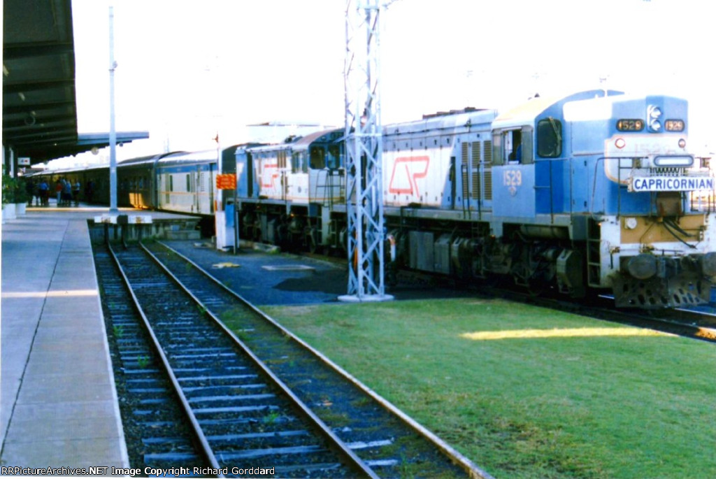 Crack train the Capricorn leaving the st~tion