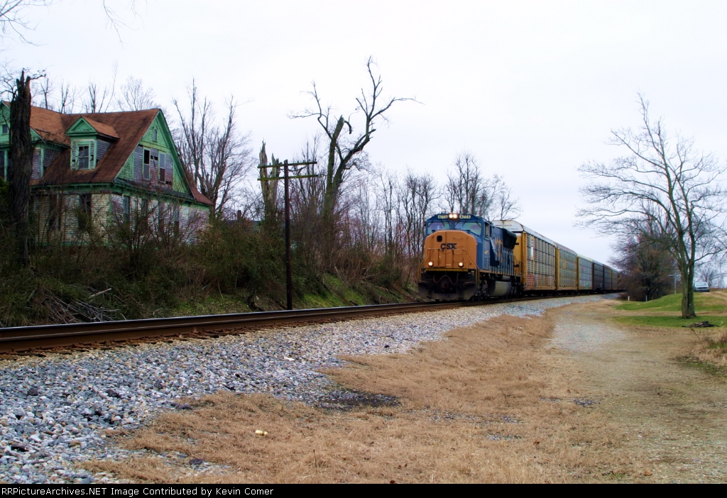 CSX 4775 leading northbound autoracks at Nolin, Hardin County