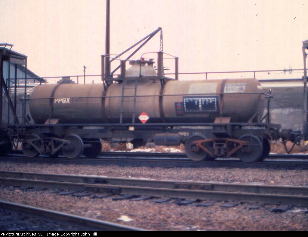 1127-07 PPGX 7400 on eastbound MN&S Northtown Transfer on BN passing Mpls GN Depot