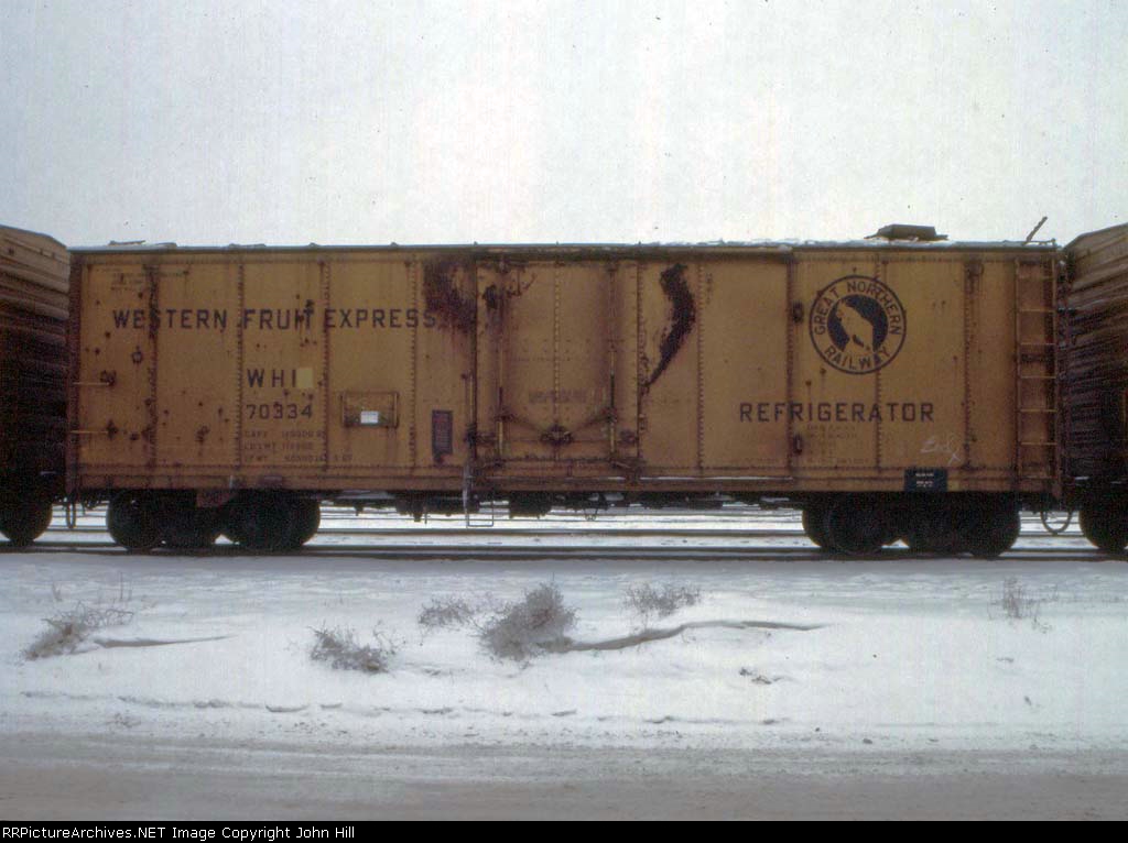 1131-32 WHI 70334 at BN Lyndale Yard