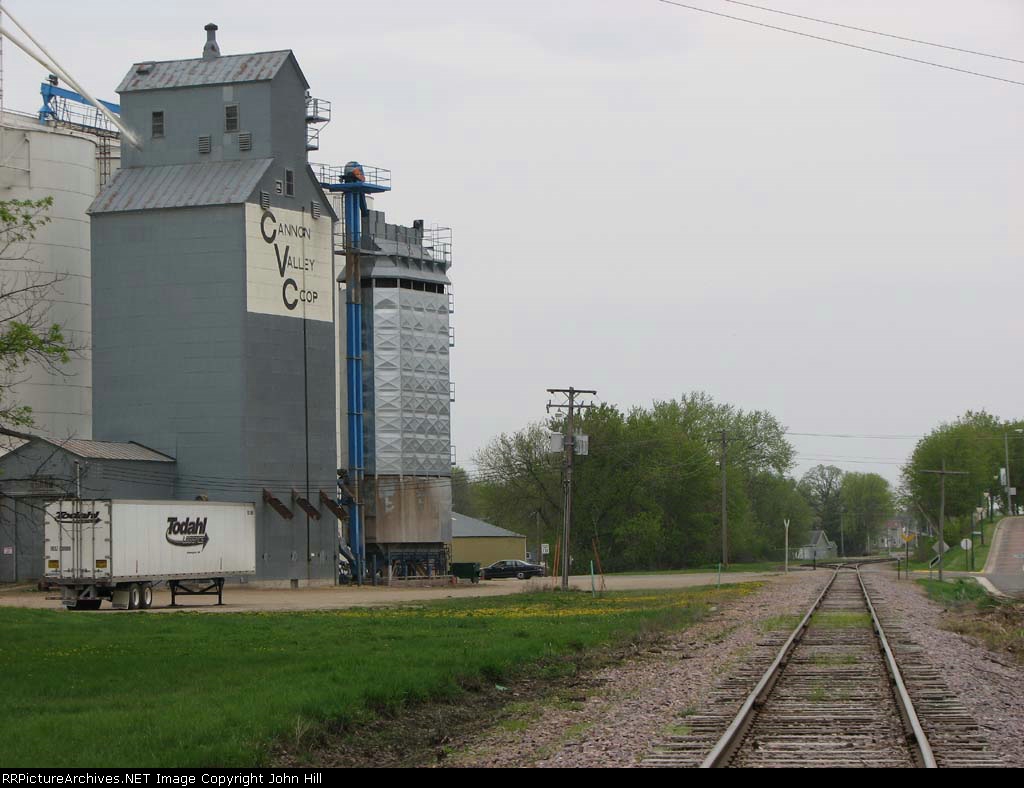 100423027 UP Ex-C&NW/M&StL Mainline & Elevator
