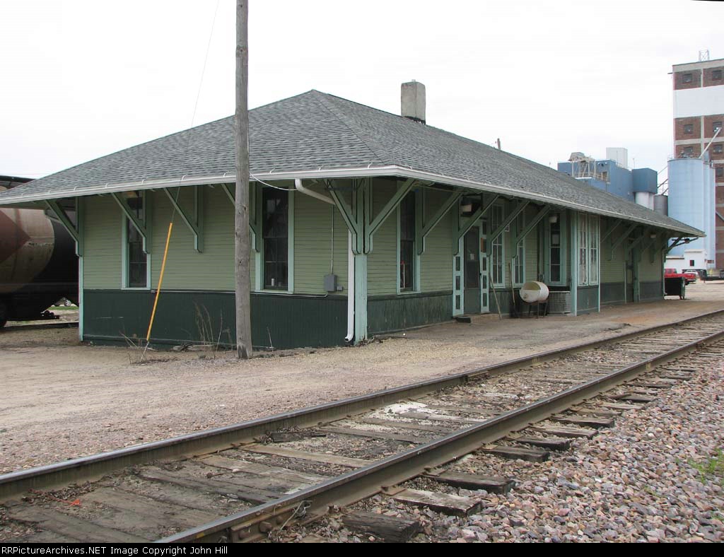 100423031 UP Ex-C&NW/M&StL Mainline & Depot