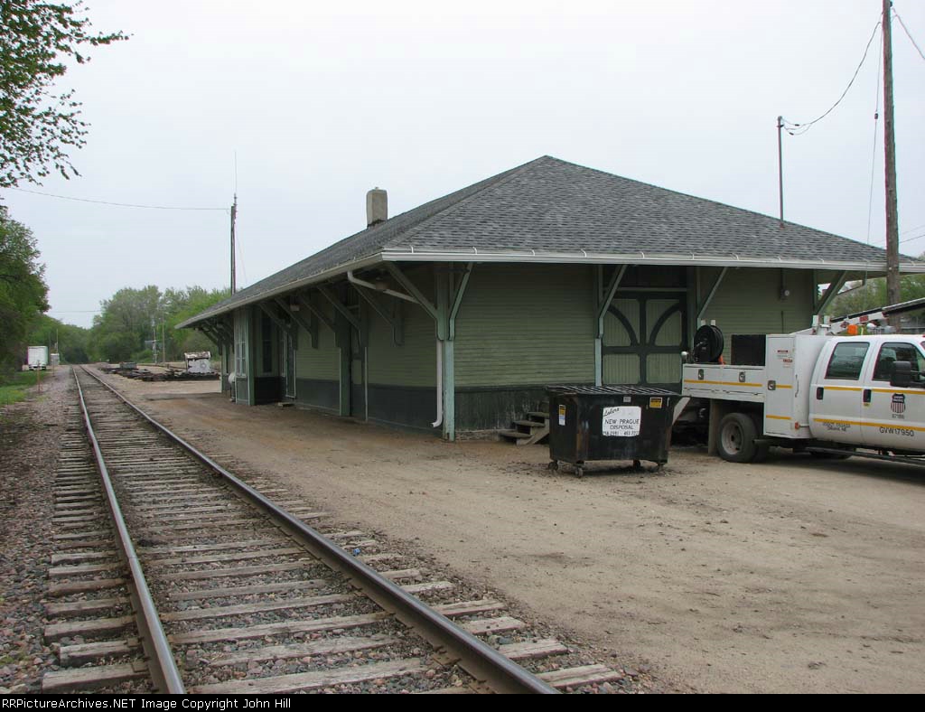 100423035 UP Ex-C&NW/M&StL Mainline & Depot