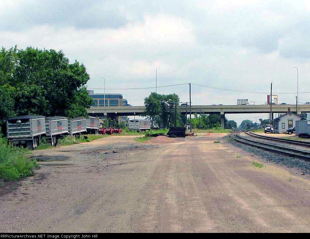 100727001 5 RailMate trailers but only 4 bogies and no adapter flatcar