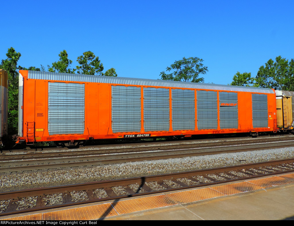 TTGX 694795 - BNSF 28556