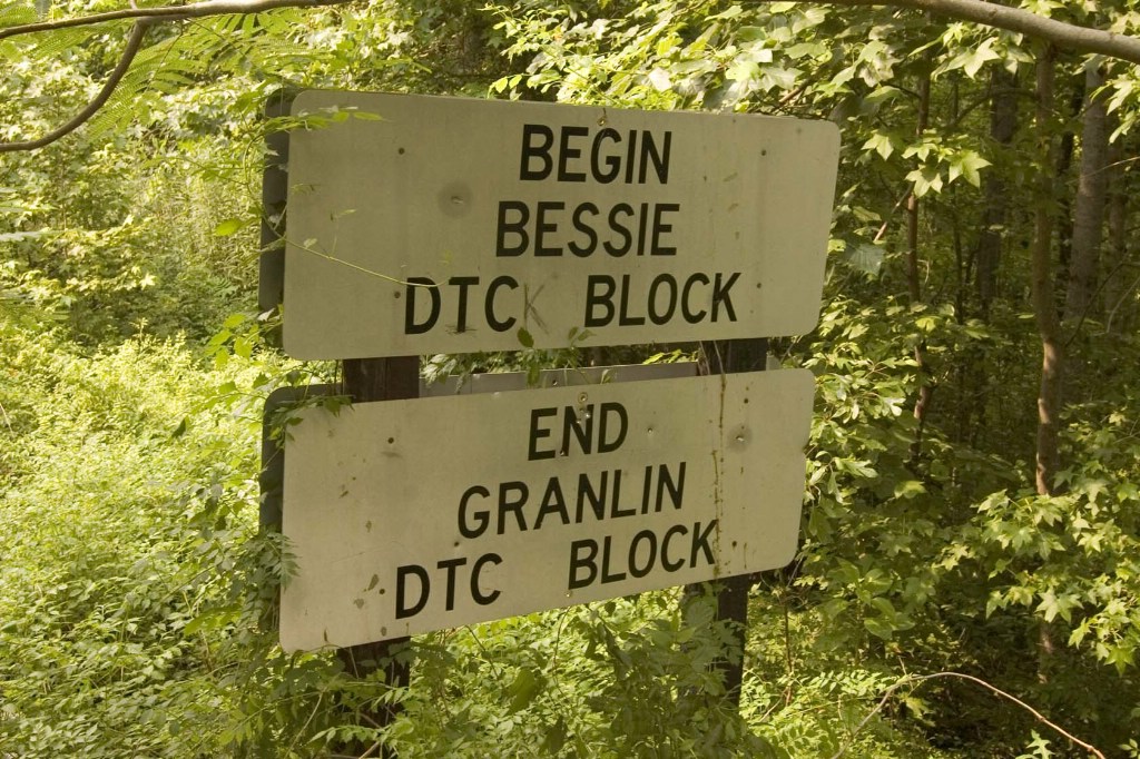 Bessie Block Sign @ 5 Mile Creek