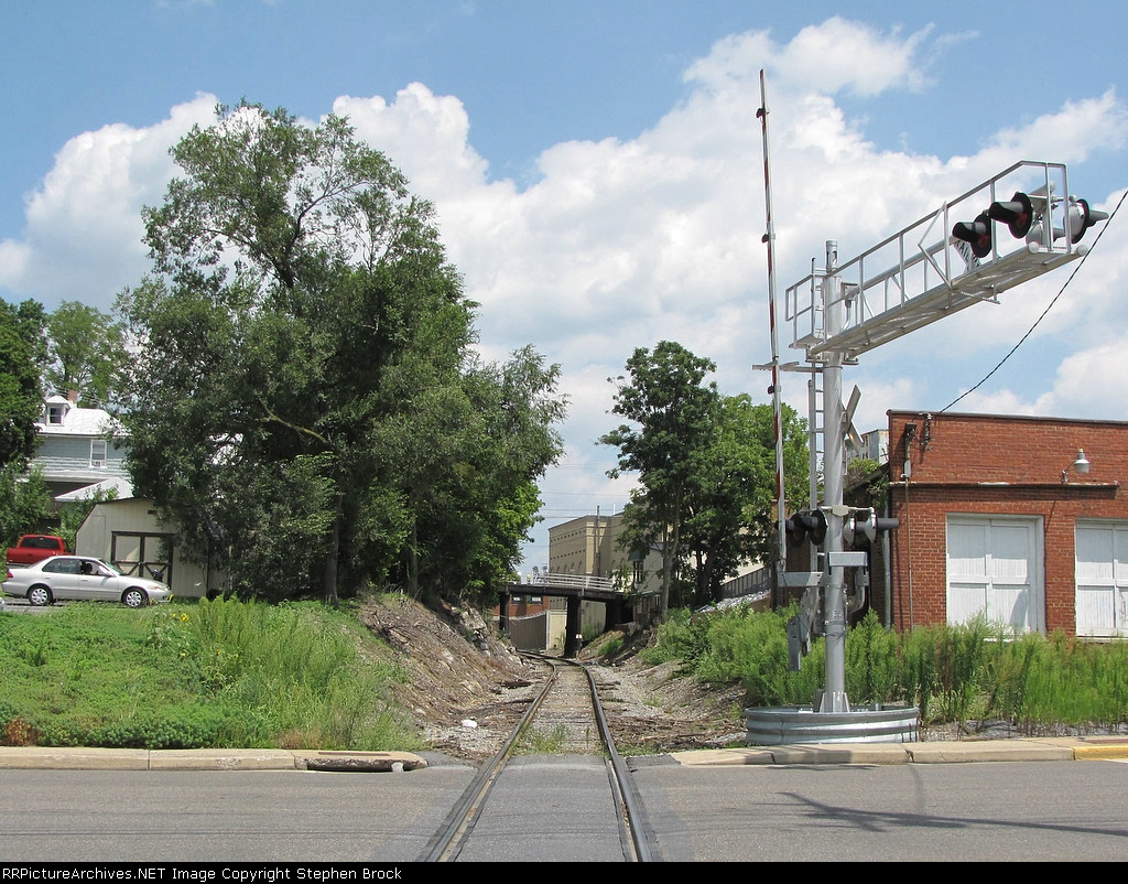 The CHW line, (Ex-SOU), leaving the yard, heading north through town passing behind the Regional Jail; A.K.A. "The Downtown Hilton"