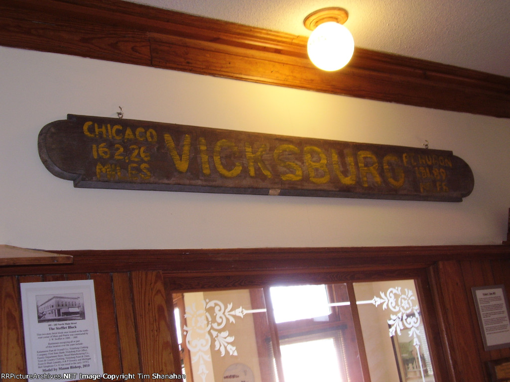 old destination sign