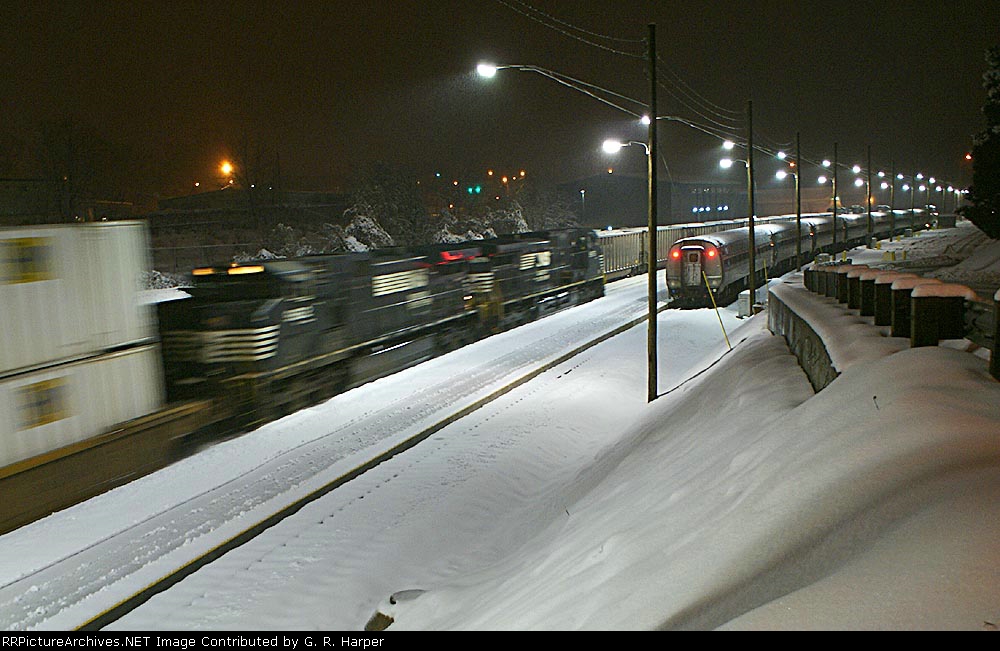 NS 204 barrels through the station with NS 88M to the left and LYH NEC Regional parked on the right.