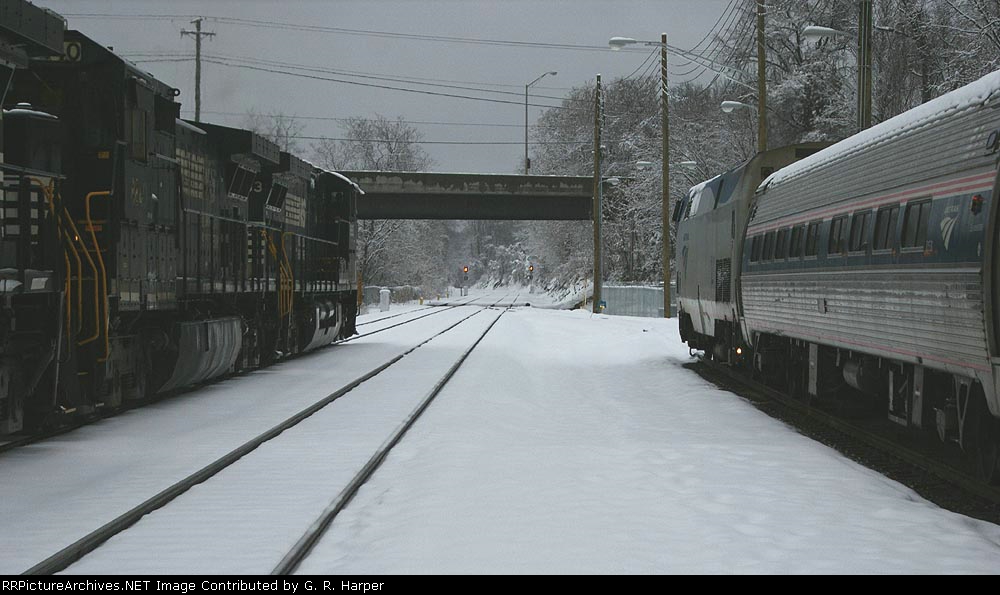 NS 88M and the Lynchburg NEC Regional train facing north