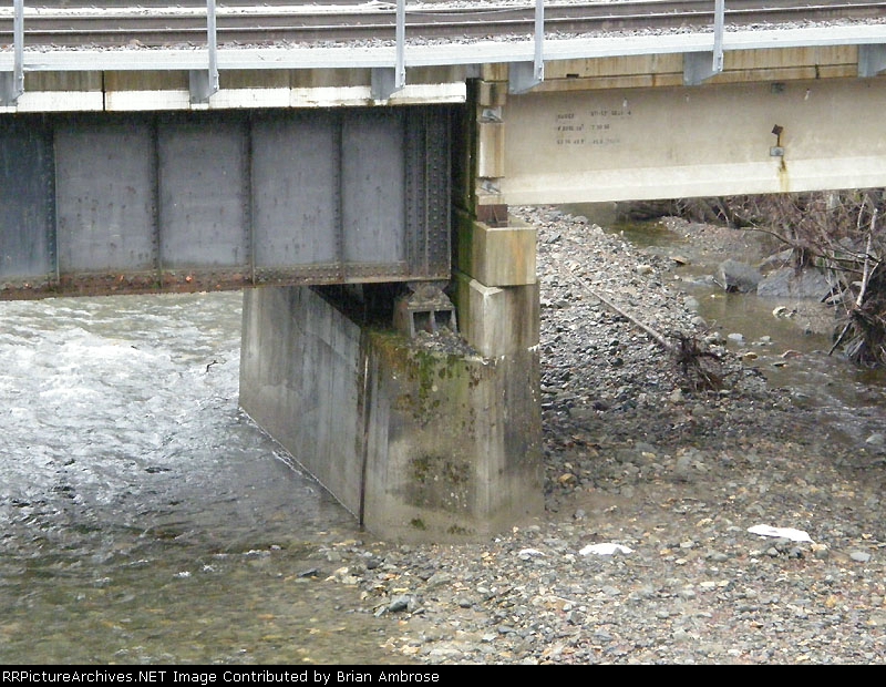 Pier in center of Bridge 40