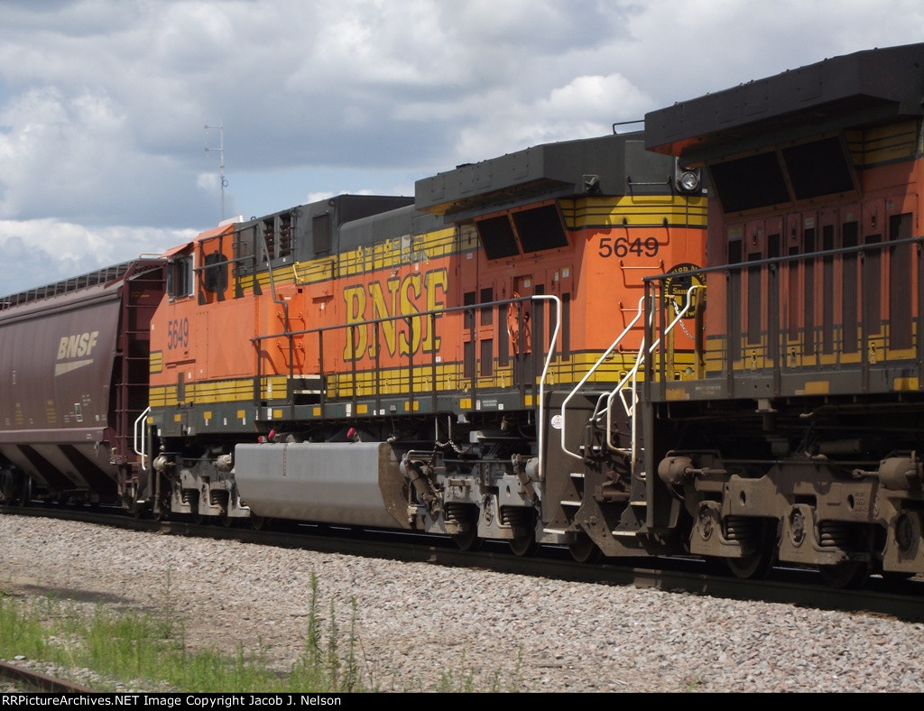 BNSF 5649