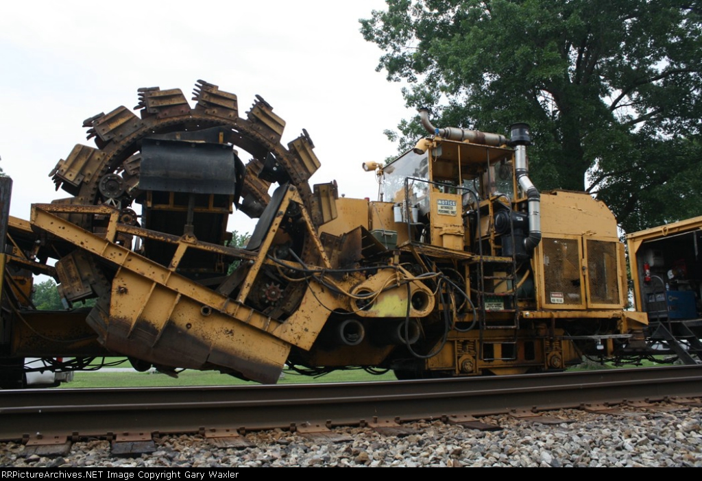 The front end of the 'main' vehicle of LMIX BC4. ('passenger side')