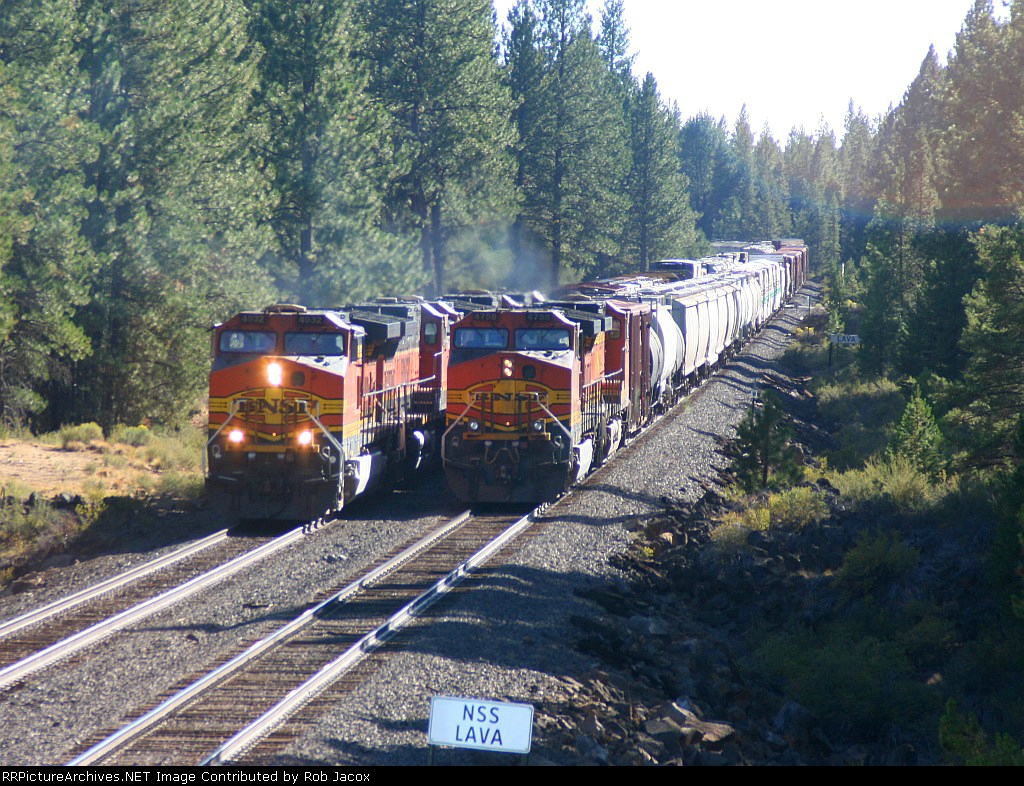 BNSF 4623 South meets 4932 North