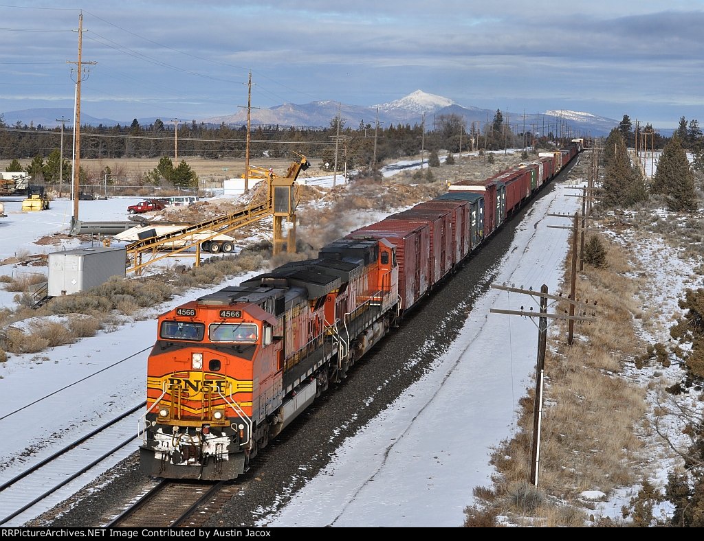 BNSF 4566