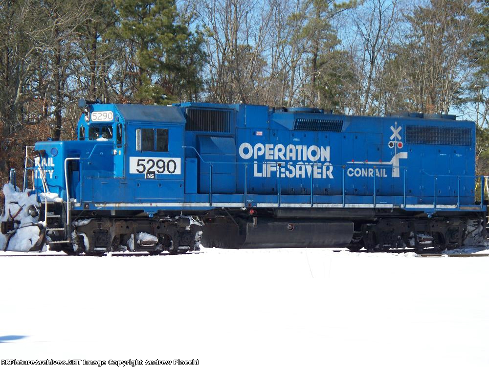 CONRAIL(NS) 5290 OPERATION LIFESAVER IDLES IN MILLVILLE RAILROAD YARD IN THE SNOW