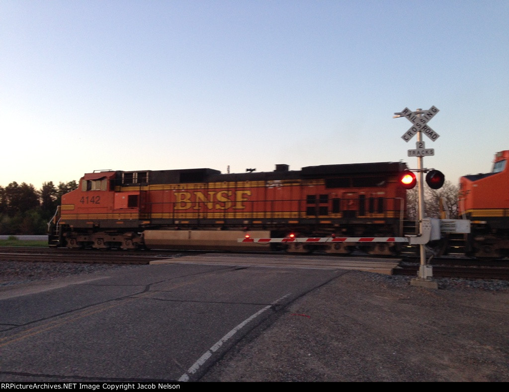 BNSF 4142