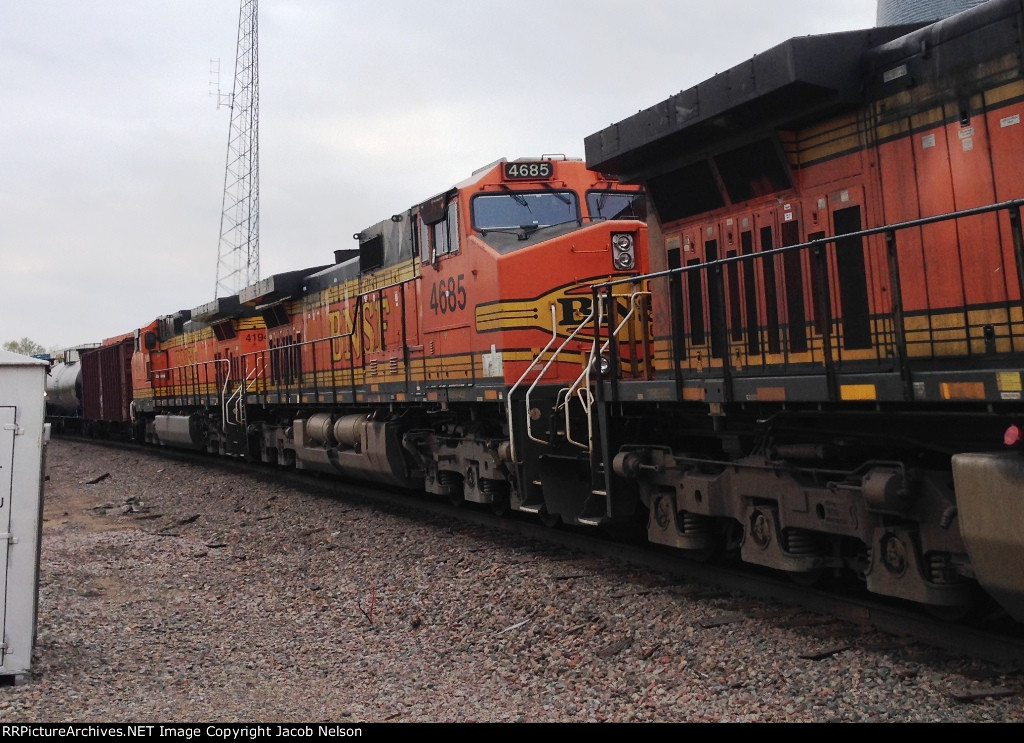 BNSF 4685