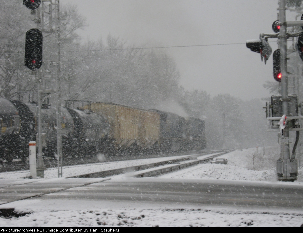 CSX Q608 passes NE Gabbetville in Snow