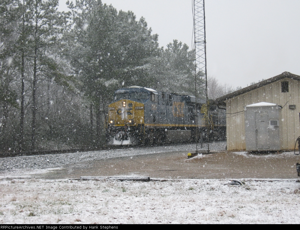 Tight shot of CSX Q615 power at the LaGrange agency as they set out plastic pellet cars in snow