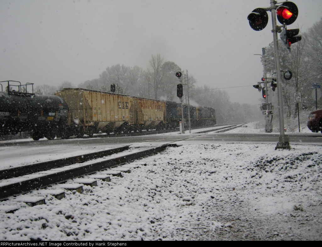 Q608 gets underway and heads toward Atlanta, passing the Kia lead switch and NE Gabbetville siding switch in the snow
