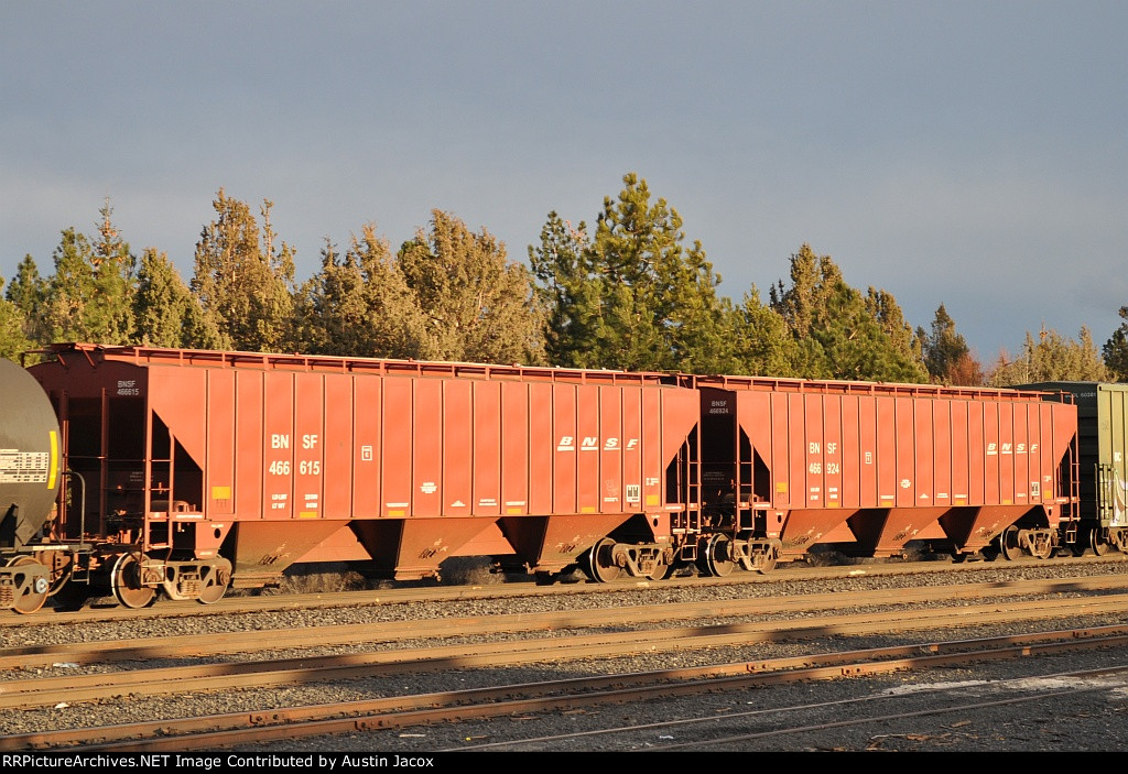 BNSF 466615 & 466924