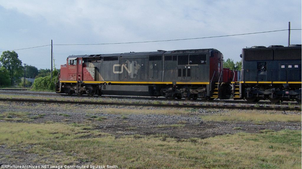 CN 2445