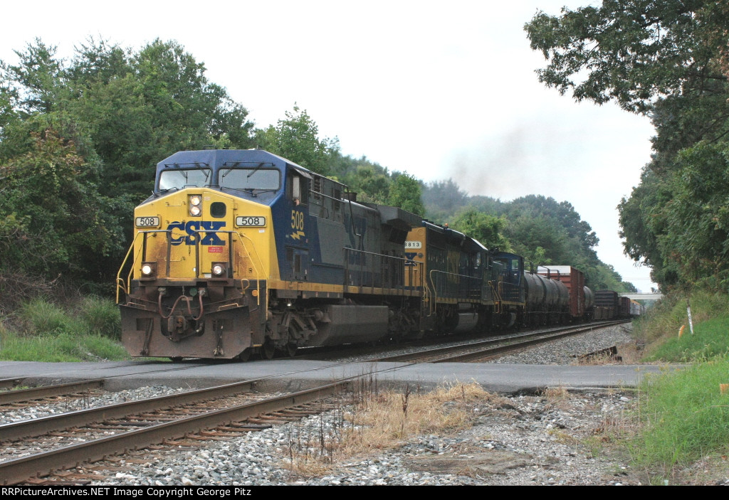 CSX 508 and train Q370