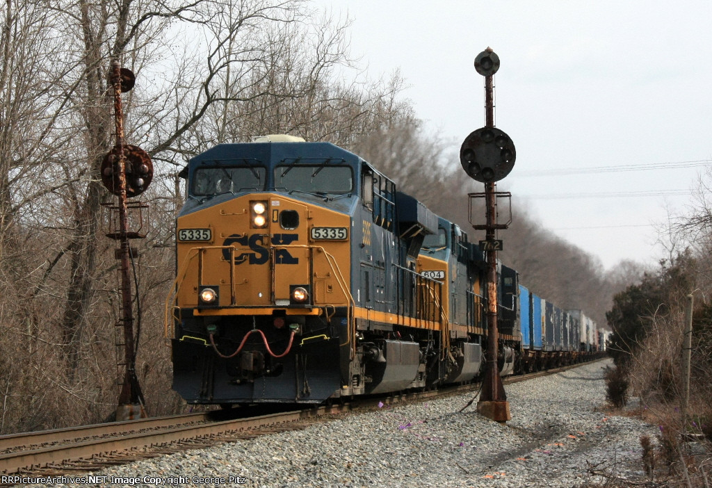 CSX 5335 and train Q031