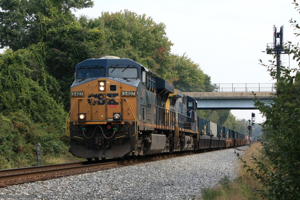 CSX 5407 and train Q141