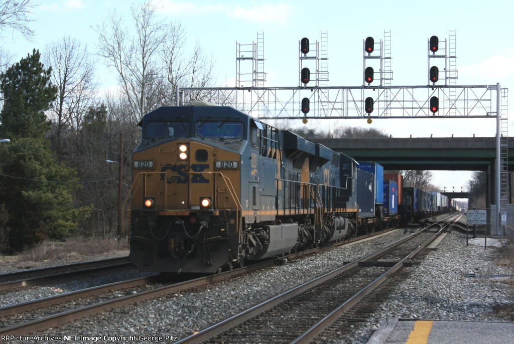 CSX 820 and train Q031