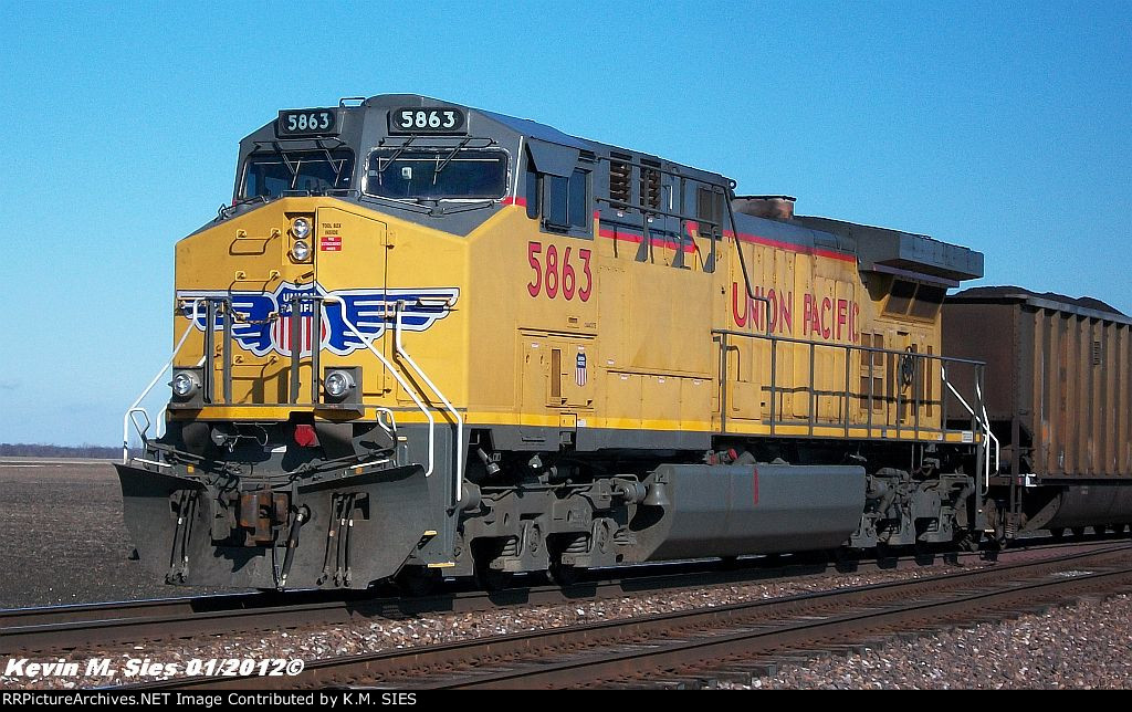 UP 5863 DPU on UP CGMWF-29