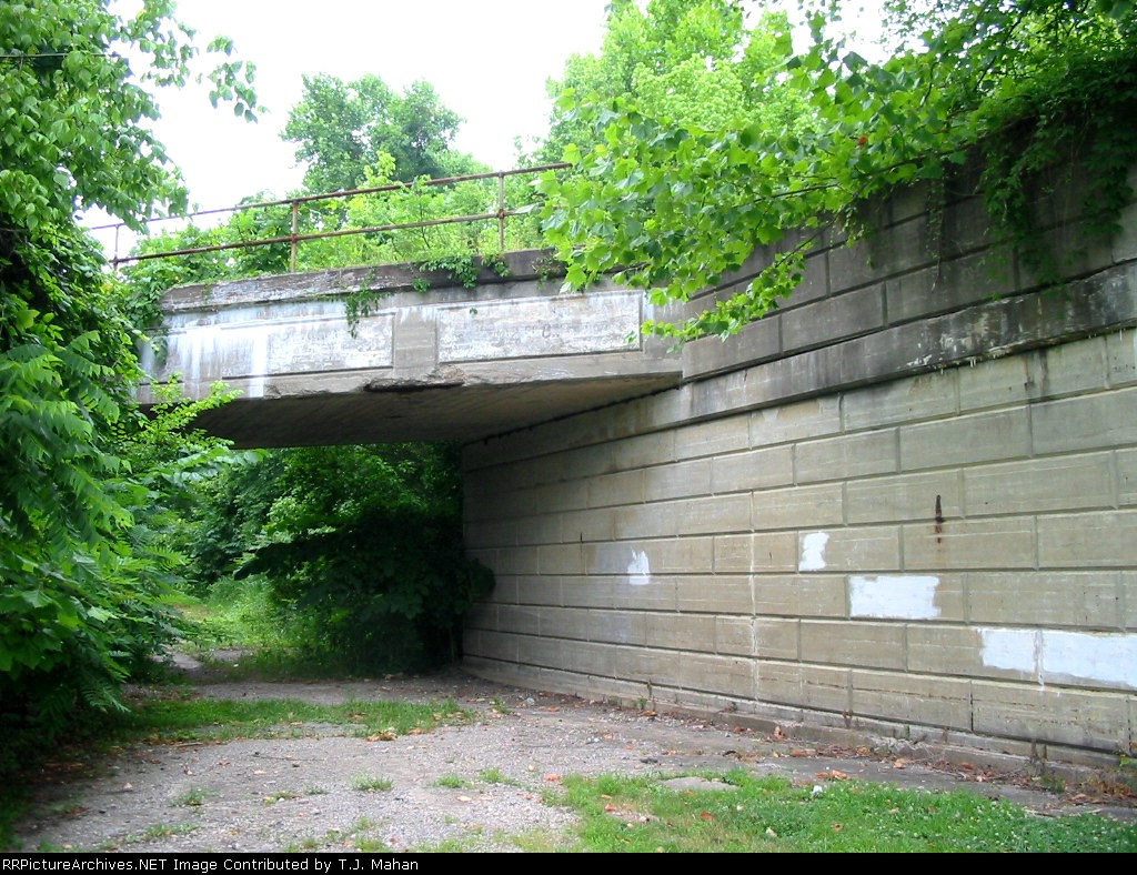 Remains of C&O overpass over the old US 60
