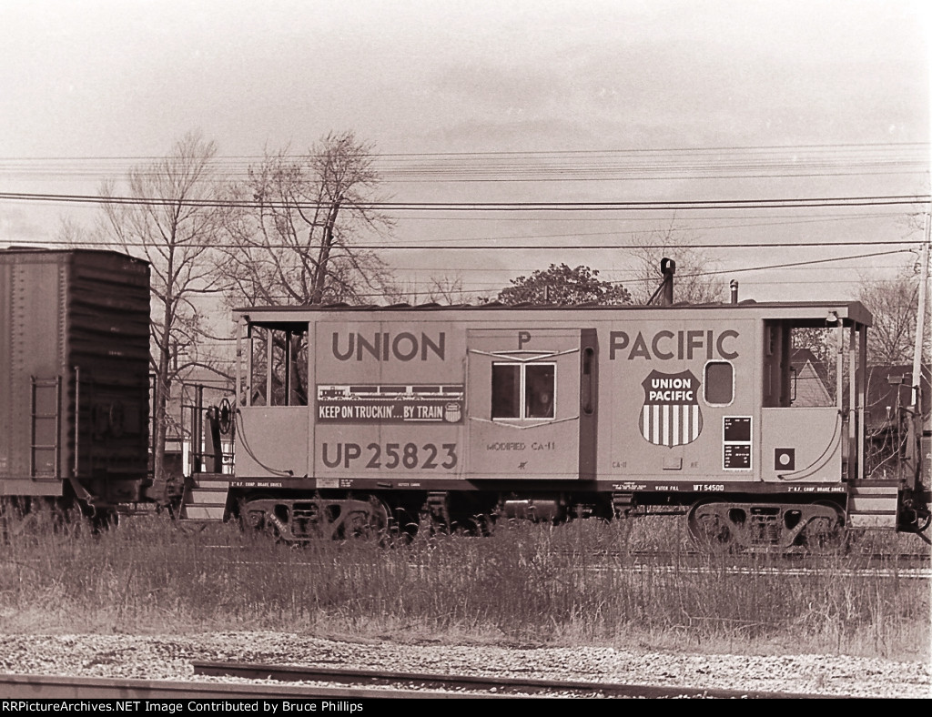 UP 25823 Bay Window Caboose