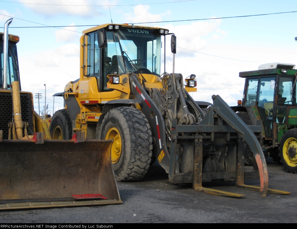 CP MOW Volvo Loader