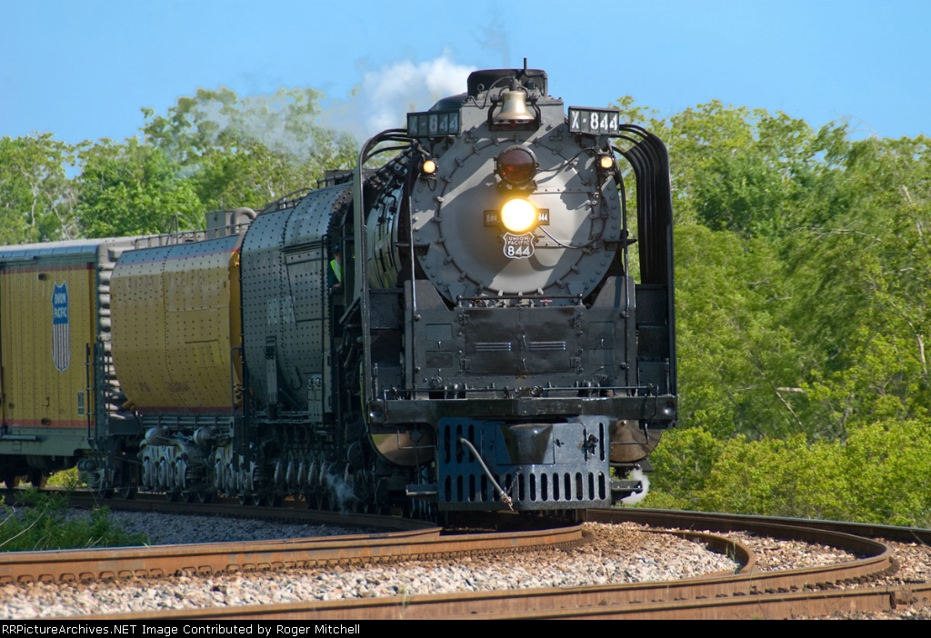 UP 844 coming around the Algoa, TX Split heading down south