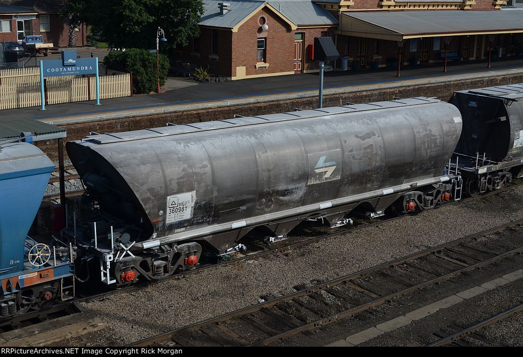 Australian Covered Hopper NGPF 36098T