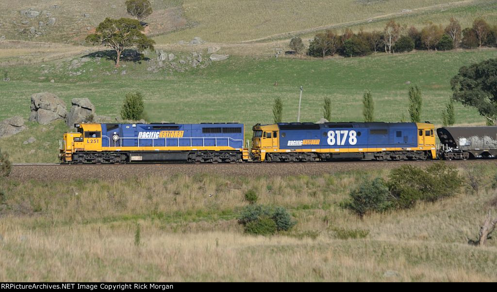 Pacific National Grain climbing at Cullerin
