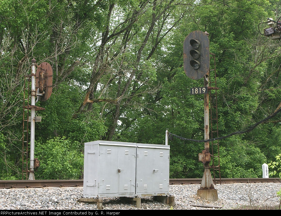 Out-of-service signals at Gilmore Mills await thier imminent removal
