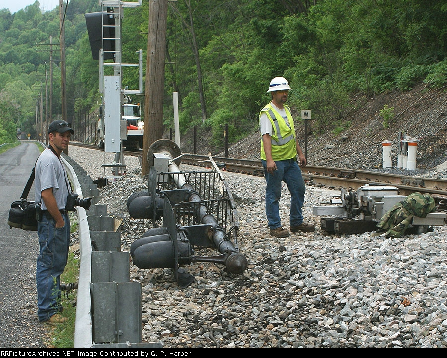 Fallen signal at west end Alpine