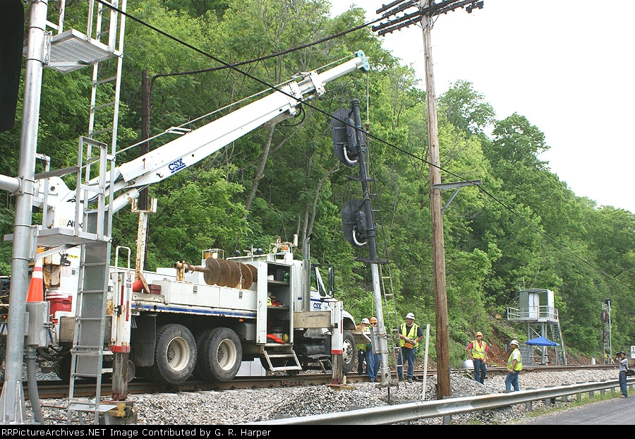 the eastward absolute signal at the west end of Alpine is yanked up