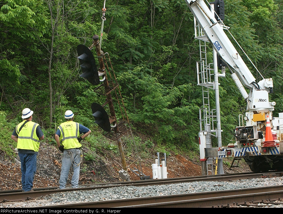 The w.a.s. at the west end of Alpine is lowered to the ground.