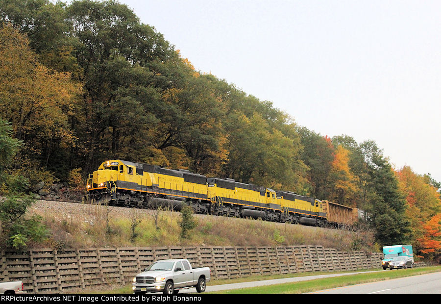 SU 99 rides above Route 23, bound for Binghamton NY