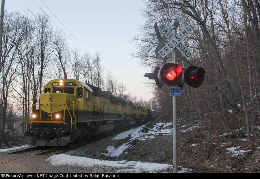 Having crested the grade SU 99 descends in full dynamic braking at Edison Road