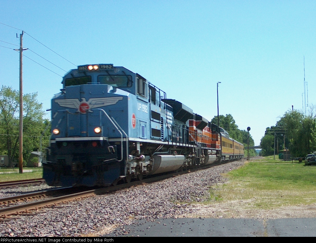 UP 1982 glides past me on a special train SCBNL goin south